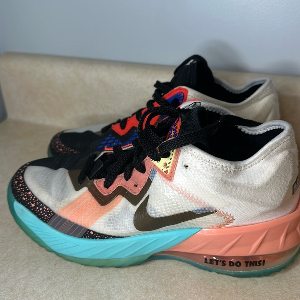 Nike LeBron 18 Low x Space Jam Summit White Size 4.5Y DJ3760-115